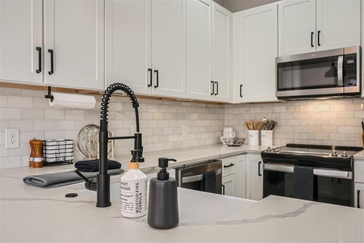 2 Bed Sunny Retreat Office Backyard 30 Day Holiday home Denver