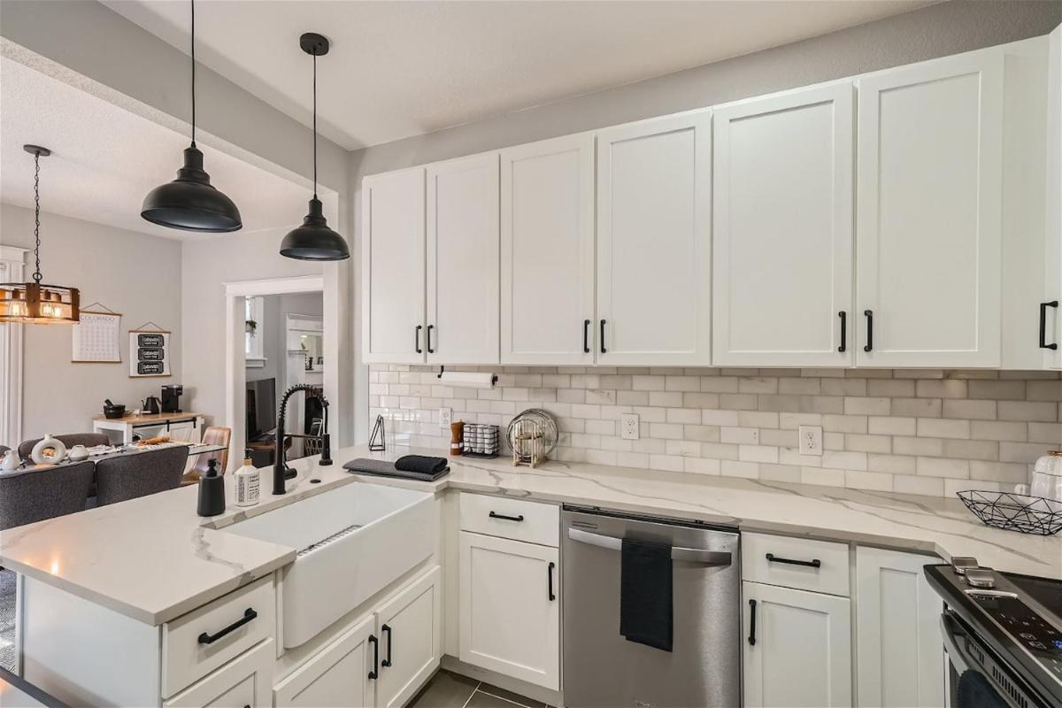 2 Bed Sunny Retreat Office Backyard 30 Day Holiday home Denver