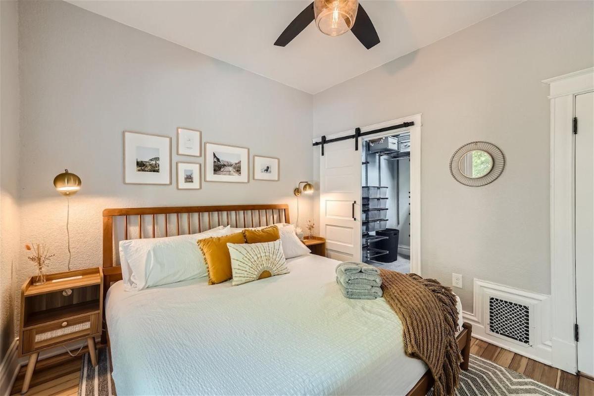 Holiday home 2 Bed Sunny Retreat Office Backyard 30 Day